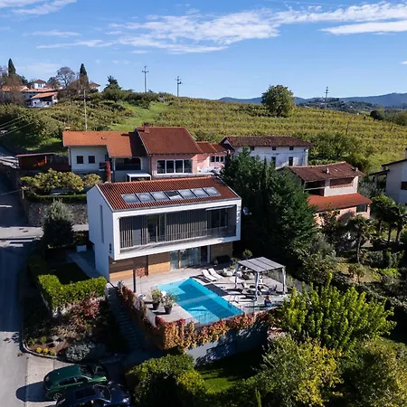 Alma Vista * Dobrovo